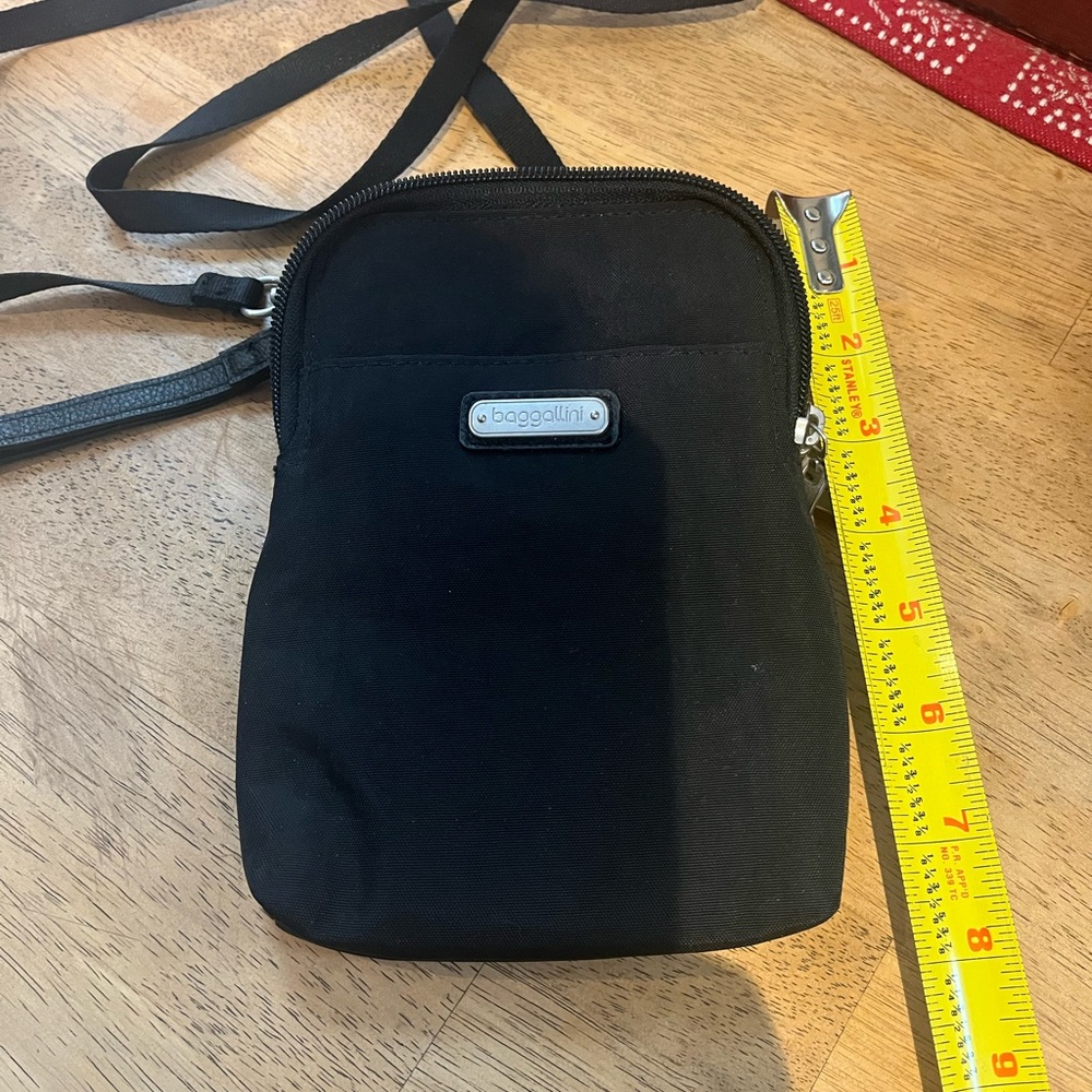 Baggallini Sleek Black Messenger Bag